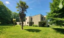 Maison d'architecte au bourg de SCAER