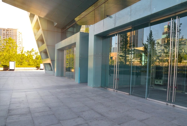 OPPORTUNITÉ D’INVESTISSEMENT – LOCAL COMMERCIAL À FORTE VISIBILITÉ SAINT OMER(62)