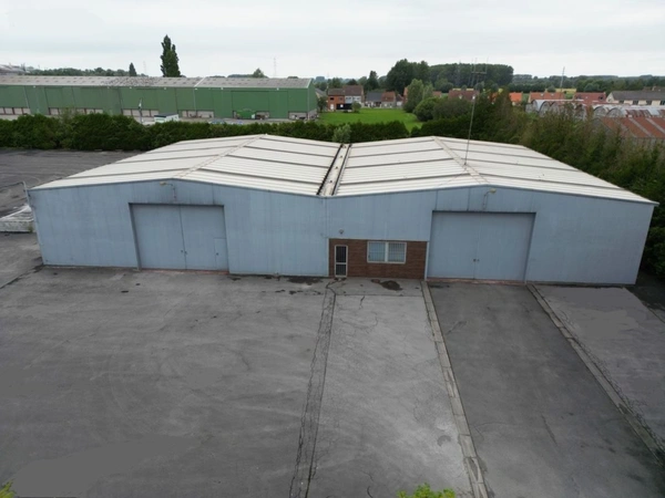 🔶 OPPORTUNITÉ RARE – BÂTIMENT INDUSTRIEL ÉQUIPÉ – 894 m² – SECTEUR ISBERGUE(62) 🔶