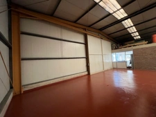 🔶 OPPORTUNITÉ RARE – BÂTIMENT INDUSTRIEL ÉQUIPÉ – 894 m² – SECTEUR ISBERGUE(62) 🔶