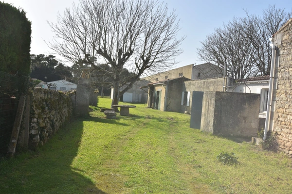 Dpt Charente Maritime (17), Ile d'Oléron, à vendre Ensemble immobilier, 6 pièces, dépendances, sur 1456 m², proche de st pierre d'Oléron 