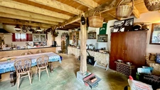 A vendre maison à rénover et dépendances à  CHALLIGNAC (16)