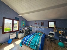 Au Taillan-Médoc, découvrez cette belle landaise de 161 m² alliant charme, luminosité et confort de vie, le tout dans un environnement calme et recherché.