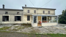 À Vendre – Maison avec Grande Dépendance et Terrain de 3 975 m² à Mortier (17) – À RÉNOVER