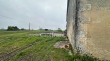 À Vendre – Maison avec Grande Dépendance et Terrain de 3 975 m² à Mortier (17) – À RÉNOVER