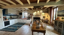 À vendre , Authentique longère charentaise de 186 m² habitables avec grand terrain arboré à Berneuil 