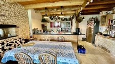 A vendre maison à rénover et dépendances à  CHALLIGNAC (16)