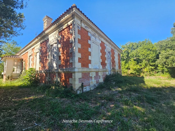 PROJET D’ENVERGURE À SOULAC-SUR-MER , Maison historique à rénover avec 36 384 m2 de foncier ,
