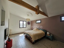 Au Taillan-Médoc, découvrez cette belle landaise de 161 m² alliant charme, luminosité et confort de vie, le tout dans un environnement calme et recherché.