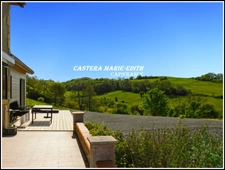 DOMAINE - HAMEAU - MANOIR AVEC TOURS + 2 MAISONS + LAC +33 pièces - MIRANDE à 7 MINUTES  (32) Opportunité unique