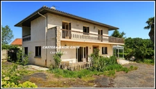 Maison à vendre 6 pièces AUCH (32) à 5 minutes du centre ville - Grand bâtiment d'exploitation.