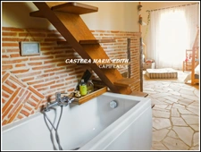 DOMAINE - HAMEAU - MANOIR AVEC TOURS + 2 MAISONS + LAC +33 pièces - MIRANDE à 7 MINUTES  (32) Opportunité unique