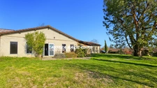 Propriété  - 500 M² habitables 26 PIECES- 12 Chambres avec vue Pyrénées à 6 minutes de Marciac – Maison, gîtes, salle Polyvalente d’événements, cabinet de praticien, Prairies et dépendance