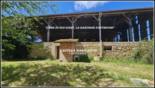 Propriete à BARRAN (GERS) AVEC MAISON GASCONNE EN PIERRES- 160 m² hab- sur 2,6 hectares + dépendances +PUITS 