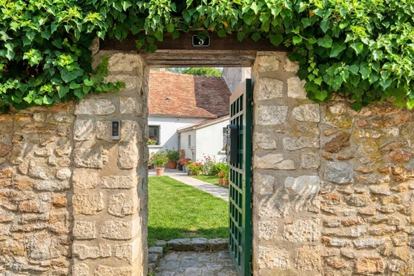 EXCLUSIVITE - Dpt Yvelines (78), à vendre à AUTOUILLET, Maison de caractère 5 pièces