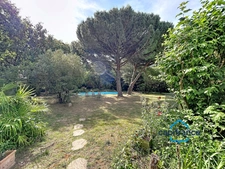 Maison T5 135 m2 avec piscine, terrain arboré et dépendance – environnement lavande et nature – Malataverne