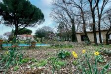 Maison T5 135 m2 avec piscine, terrain arboré et dépendance – environnement lavande et nature – Malataverne