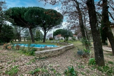 Maison T5 135 m2 avec piscine, terrain arboré et dépendance – environnement lavande et nature – Malataverne