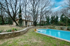 Maison T5 135 m2 avec piscine, terrain arboré et dépendance – environnement lavande et nature – Malataverne