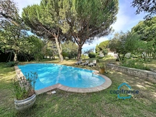 Maison T5 135 m2 avec piscine, terrain arboré et dépendance – environnement lavande et nature – Malataverne