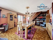 Maison avec 2 espaces de vie, piscine et garage – Pierrelatte centre