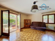 Maison avec 2 espaces de vie, piscine et garage – Pierrelatte centre