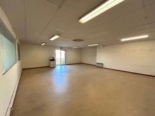 Local/bureau à vendre 300 m2 PIERRELATTE (26)
