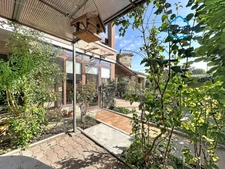 Maison avec 2 espaces de vie, piscine et garage – Pierrelatte centre