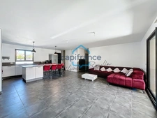 Single-Story 4-Bedroom House for Sale – 107 m² – PIERRELATTE