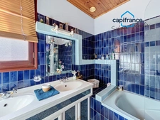 Maison avec 2 espaces de vie, piscine et garage – Pierrelatte centre