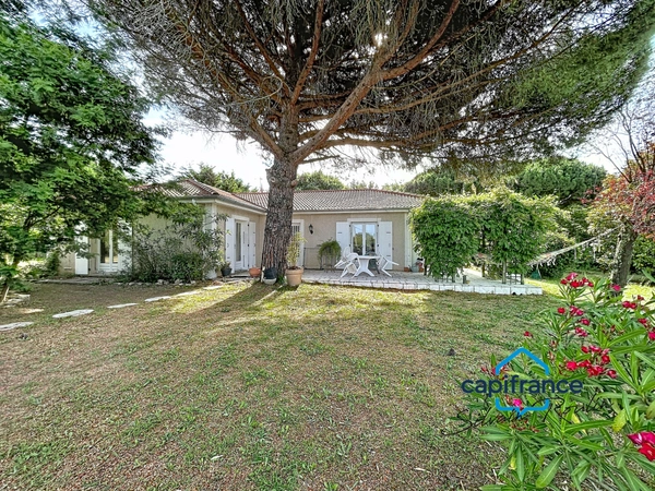 Maison T5 135 m2 avec piscine, terrain arboré et dépendance – environnement lavande et nature – Malataverne