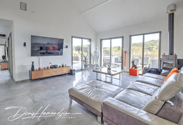 Maison contemporaine à vendre 6 pièces CREMIEU (38)