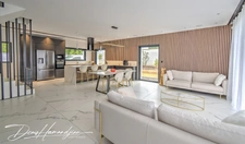 Contemporary House – 1.480 sq ft – GENAY (69) 4 Bedrooms – Swimming Pool