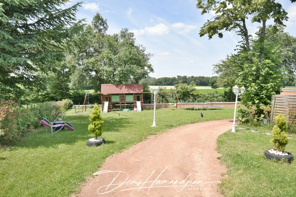 Dpt MIONNAY (01), à vendre maison 175 m² - 4 chambres - Terrain de 1056,00 m² avec piscine