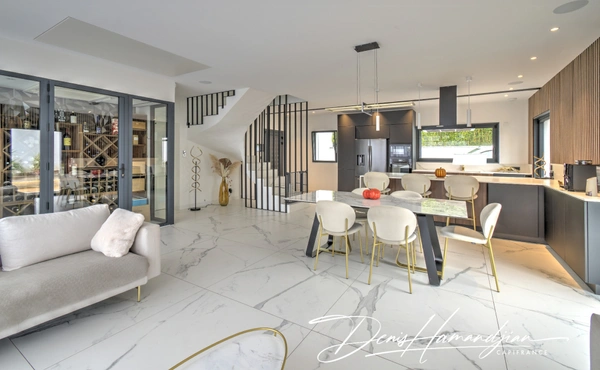 Maison contemporaine 138 m2 - GENAY (69) 4 Chambres - Piscine