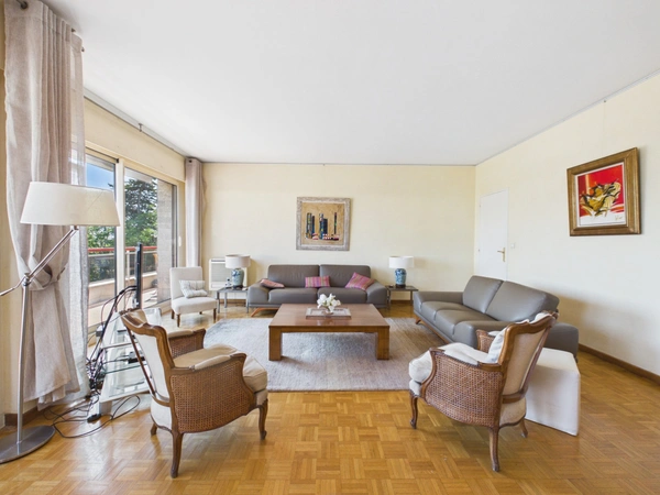 À vendre Appartement T5 de 150 m² au dernier étage avec terrasse à Saint-Giniez MARSEILLE 8E ARRONDISSEMENT
