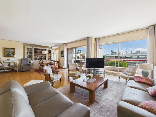 À vendre Appartement T5 de 150 m² au dernier étage avec terrasse à Saint-Giniez MARSEILLE 8E ARRONDISSEMENT