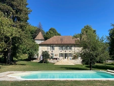 Château confidentiel au cœur d’un écrin naturel, un lieu hors du temps pour projets d’exception