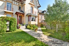 Bourgeois house for sale with 10 rooms in Pontorson (50) - Mont Saint Michel Bay