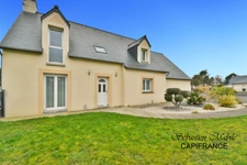 Maison contemporaine à vendre 4 chambres dont 1 au RDC, avec 2 doubles garages, (50) PONTORSON - Terrain de 2000 M²