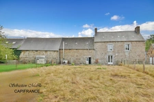 Ancien corps de ferme en pierre à vendre avec plusieurs bâtiments à Pleine-Fougères (35) en Bretagne en Baie du Mont Saint Michel