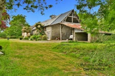 Belle propriété à vendre à SAINT AUBIN DE TERREGATTE (Maison, plusieurs dépendances, gîte) sur 2 hectares 