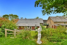 Belle propriété à vendre à SAINT AUBIN DE TERREGATTE (Maison, plusieurs dépendances, gîte) sur 2 hectares 