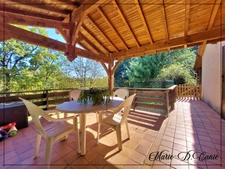 Maison de trois chambres + sous sol aménageable en rez-de-jardin sur 7400m² de jardin.