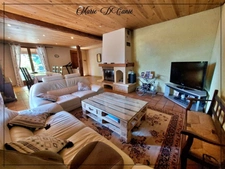 Maison de trois chambres + sous sol aménageable en rez-de-jardin sur 7400m² de jardin.