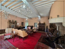 Magnifique maison située au coeur de la ville de Nérac, chargée d’histoire et d’architecture unique.