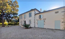 Maison de maître de caractère avec piscine, grand terrain et gîte indépendant