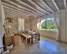 Maison de maître de caractère avec piscine, grand terrain et gîte indépendant