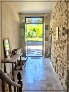 Maison de maître de caractère avec piscine, grand terrain et gîte indépendant