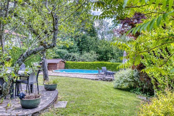 Elégante Maison familiale avec piscine et vue imprenable sur le Jura - 5 pièces ECHENEVEX (01)